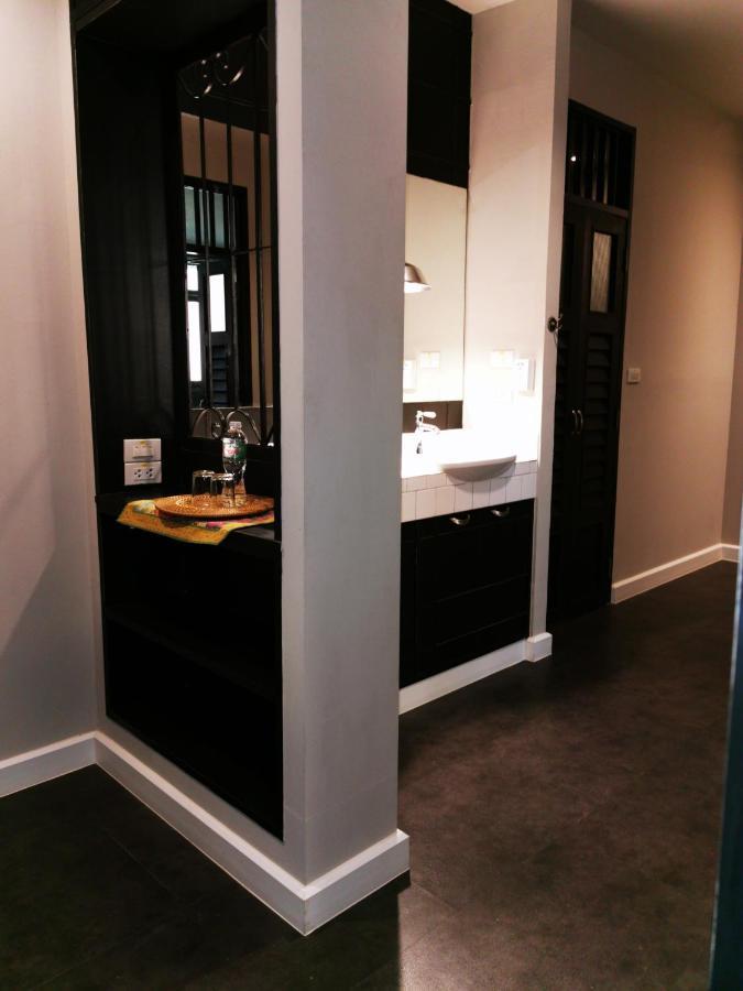 Chomm House Bed & Breakfast Bangkok Exterior photo